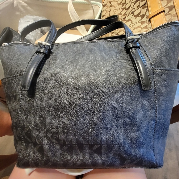 Purse - Picture 2 of 3